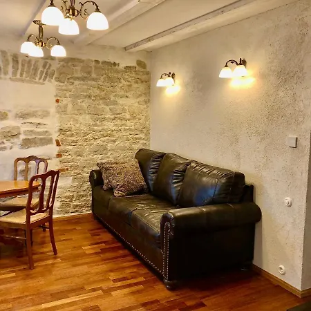 Kohtu Apartment Cozy Kuressaare Exterior photo
